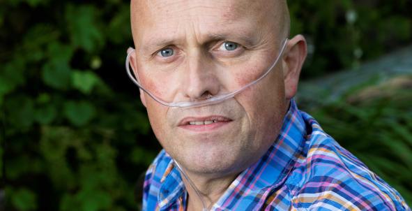 Gerard Hazelhoff, COPD, man met zuurstofslangetje in neus