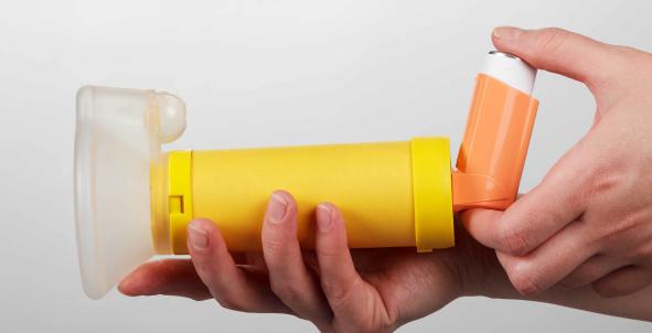 Inhalator met voorzetkamer