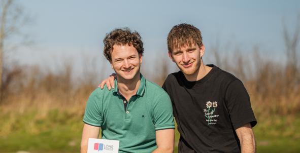 Koen en Thomas collecteren voor Longfonds met de QR-drager
