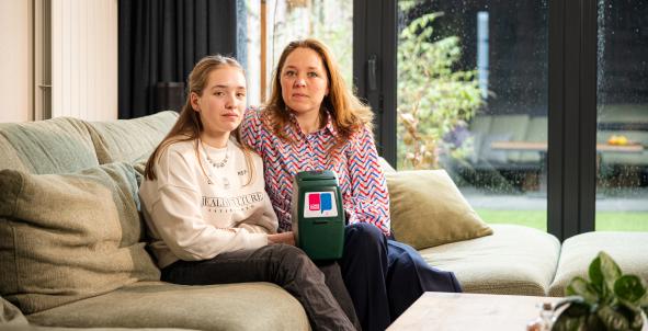 Lenneke en Sophia collecteren voor Longfonds