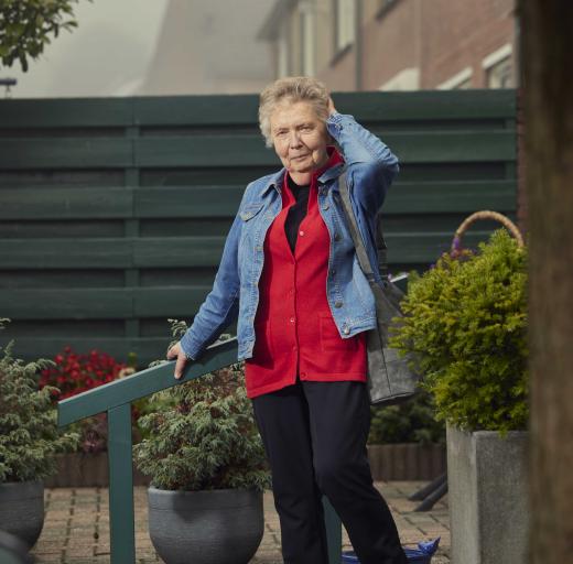 Miny Tas in haar tuin