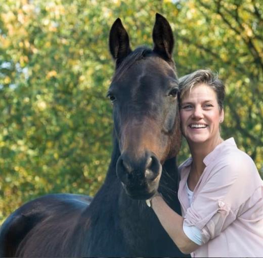 Wilma Buesink met haar paard