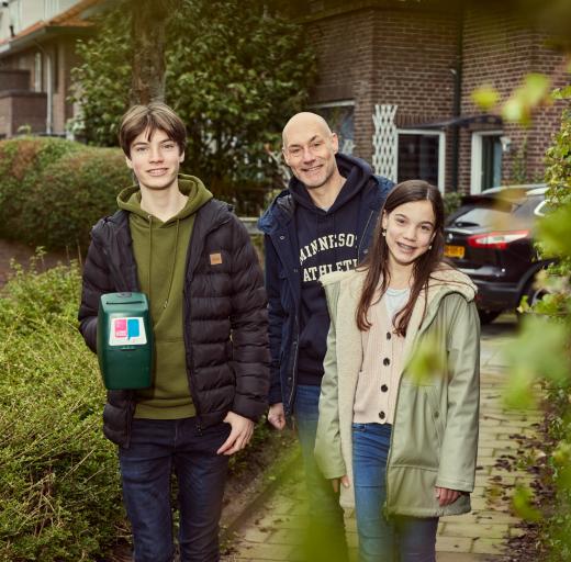 Marcel van de Linden en kinderen collecteren voor Longfonds