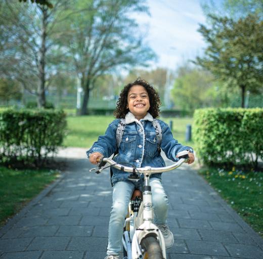 Noelle op haar fiets