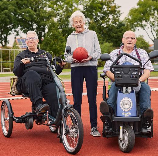 Jet, Wieneke en Hans op beweegtraining in Winterswijk