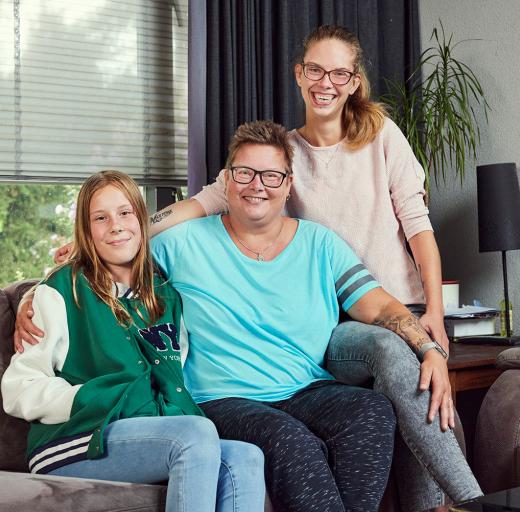 Miranda Fontijne met haar dochters