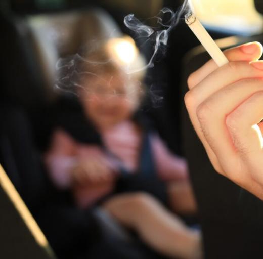roken bij kind in auto
