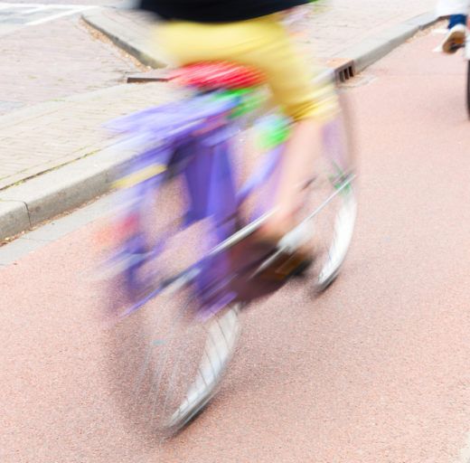 Fietsend op fietspad