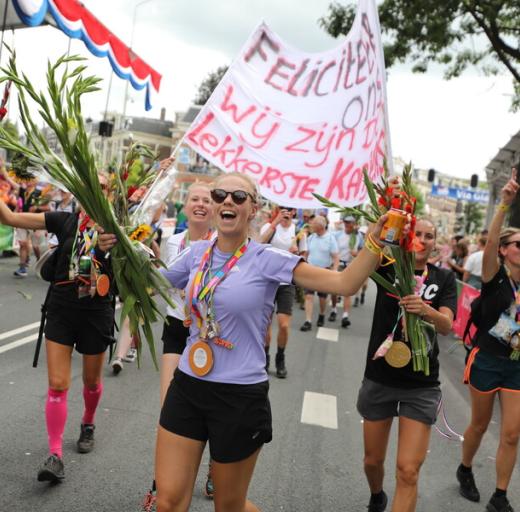 4Daagse lopers vieren feest!