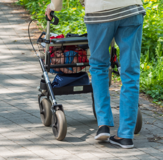 Vrouw met rollator