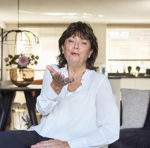 Vrouw handkus nalatenschappen nalaten