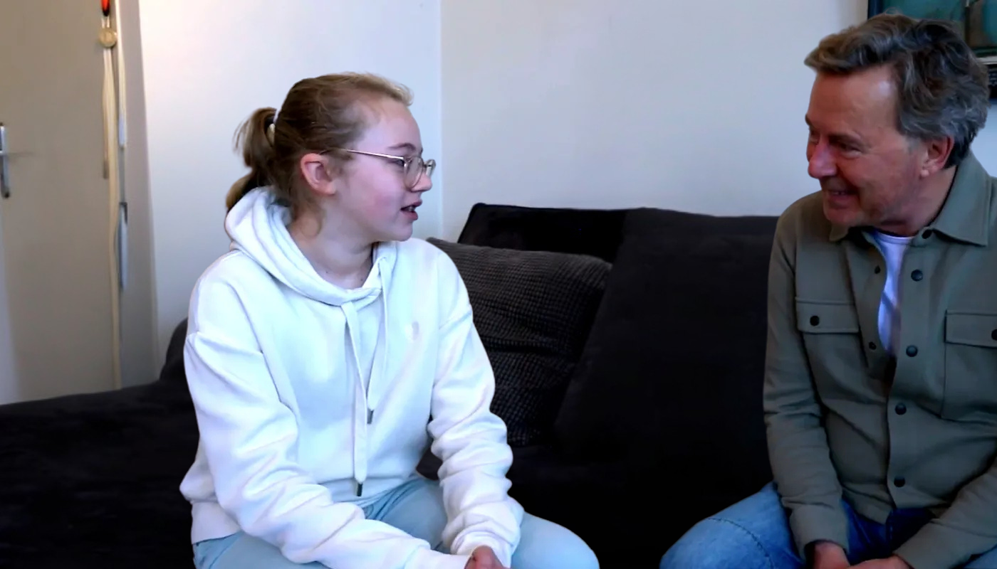 Roe praat over haar astma met Bert van Leeuwen