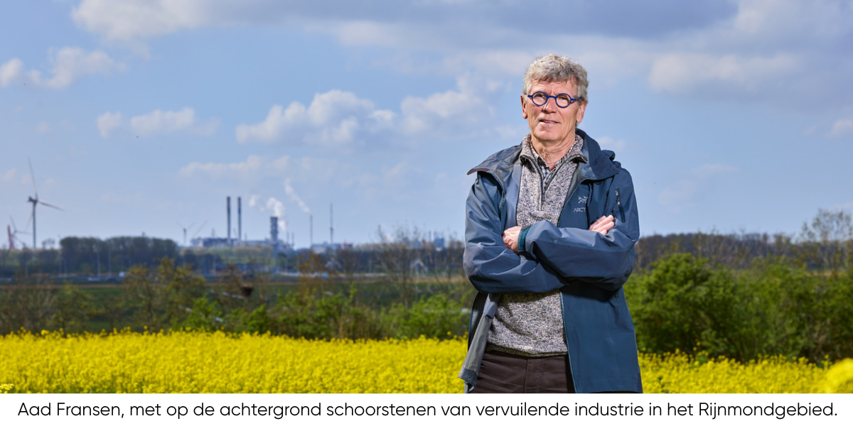 Aad Fransen met op de achtergrond het Rijnmondgebied