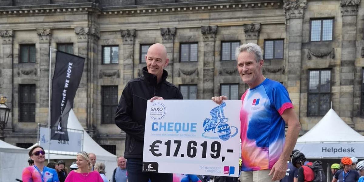 Cheque uitreiking Dam tot Dam FietsClassic