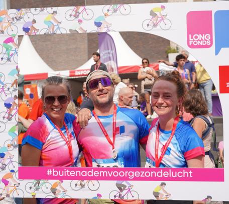 Deelnemers Marathon Amersfoort gaan op de foto met Longfonds