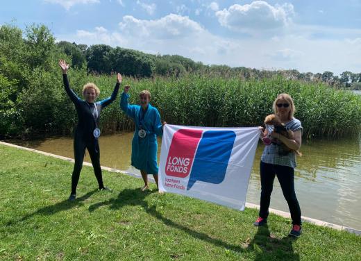 Longfonds vlag zwemactie vrouwen 