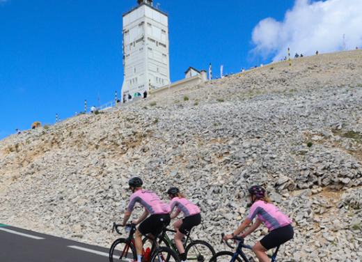 Sandra fietst de Mont Ventoux op met Gerrit en haar medische buddy