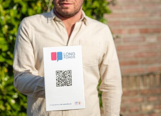 Nick collecteert met een QR-drager voor alle mensen met een longziekte