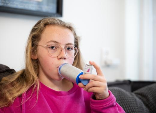 Roe (11 jaar) heeft astma en is vaak stikbenauwd
