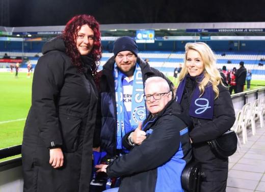 Johan en familie bij de favoriete voetbalclub van Johan: de Graafschap