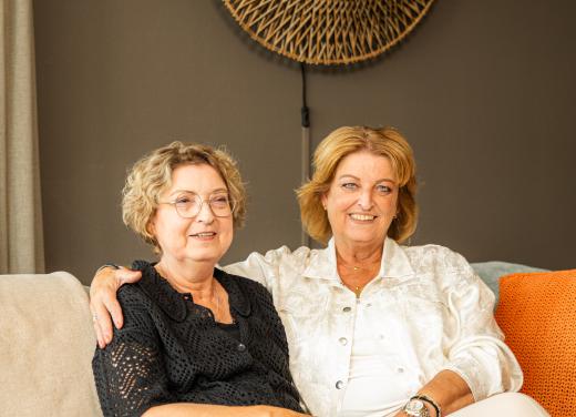 Vrouwen bank schenken Inge Monique