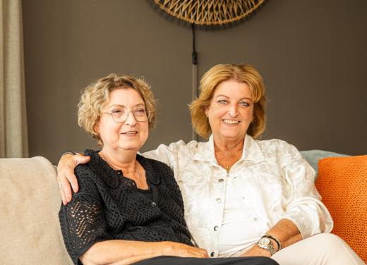 Vrouwen bank schenken Inge Monique