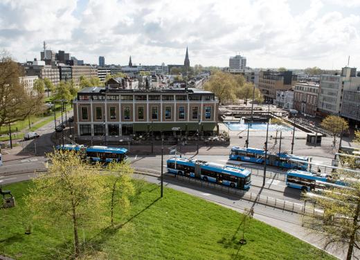 Foto bussen op het Willemsplein in Anrhem