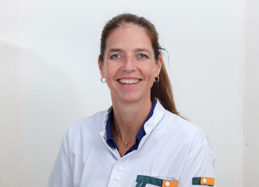 KNO-arts Jet van den Akker